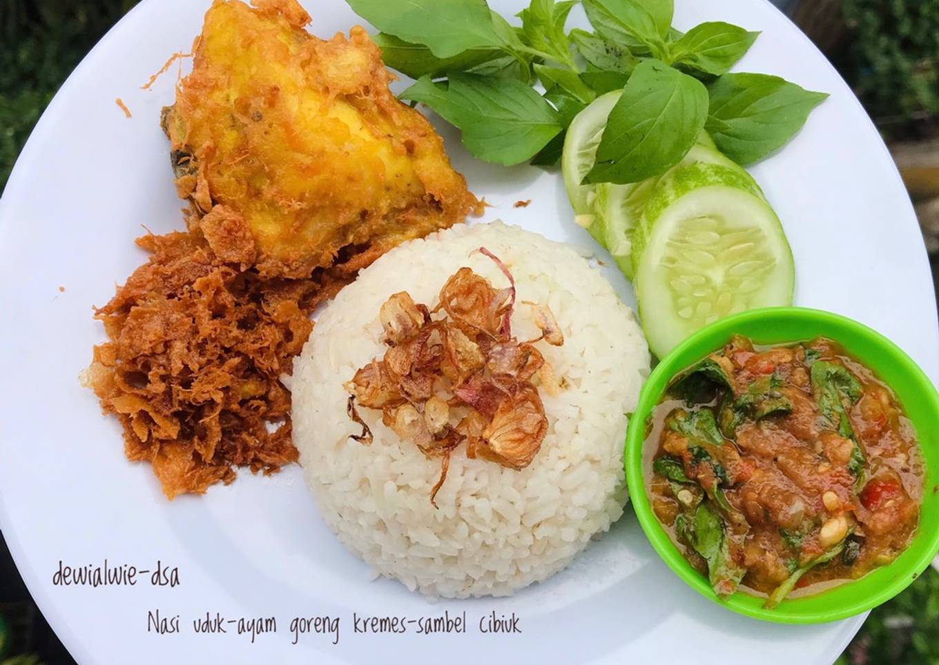 Nasi uduk ayam kremes sambal cibiuk
