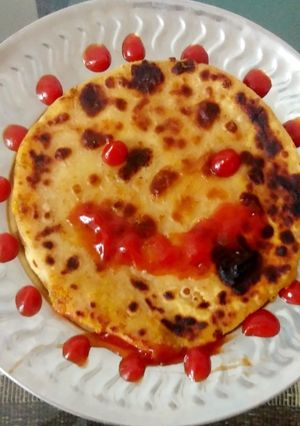 આલુ પરાઠા (Aloo Paratha Recipe In Gujarati) રેસીપી મુખ્ય ફોટો