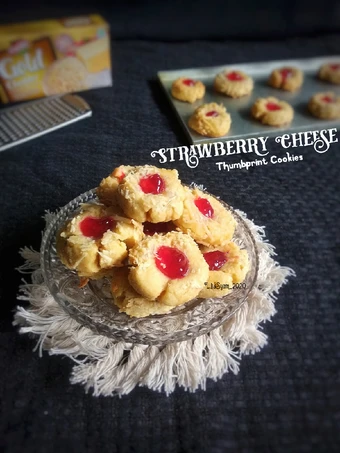 Easy Ways Make Recipes Strawberry Cheese Thumbprint Cookies the  Makes Drooling Tasty.