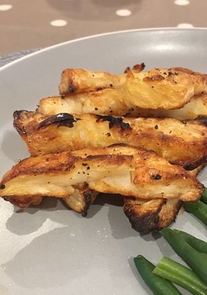 A picture of Crunchy Celeriac Chips.