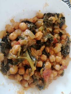 Una foto de Garbanzos con espinacas