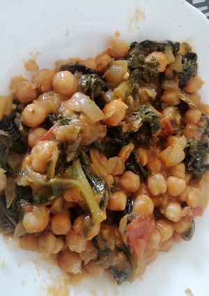Una foto de Garbanzos con espinacas