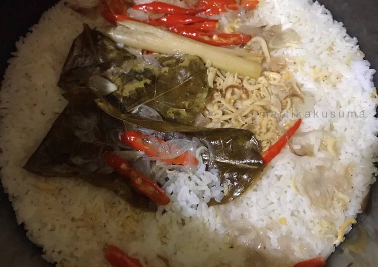 Langkah Mudah untuk Membuat Nasi liwet rice cooker - simple, bikin khilaf , Sempurna