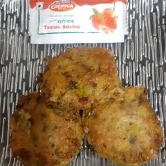 A picture of Punjabi aloo tikki.