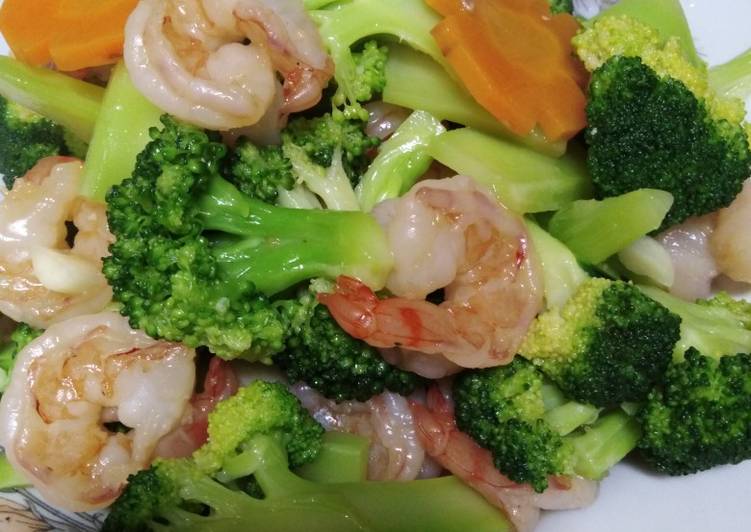 Resep Brokoli tumis udang dan wortel oleh Deefie Beeq 