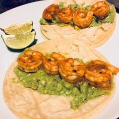A picture of Guacamole shrimp tacos.