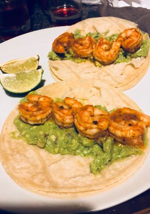 A picture of Guacamole shrimp tacos.