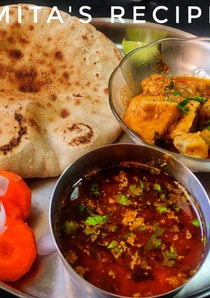 A picture of Kolhapuri Chickan masala and curry.
