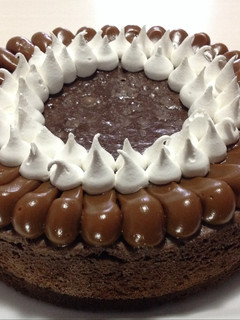 Una foto de Torta Brownie con Dulce de Leche y Merengue Italiano