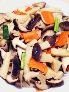 【厚生廚房】筍片炒香菇 的食譜成品照片