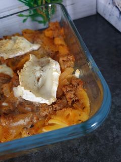 Une photo de Gratin de pâtes courgettes chèvre frais et boeuf #janvier