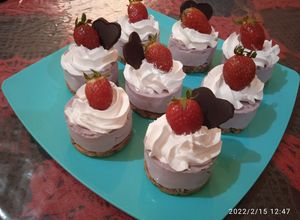 Una foto de Mini Chesse cake con yogurt de fresa