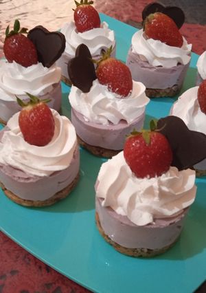 Una foto de Mini Chesse cake con yogurt de fresa