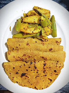 लौकी परांठा विथ सूखी सब्जी रेसिपी मुख्य फोटो