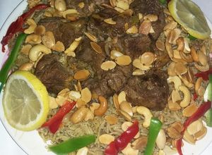 صورة لوصفة كبسة اللحم مع الصوص الخاص