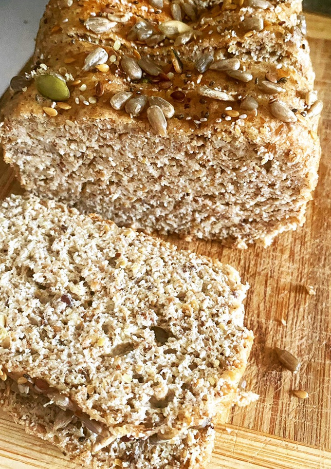Una foto de Pan de barra con levadura keto