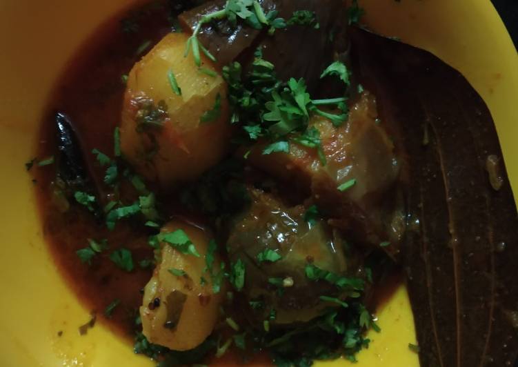 Cabbage stuffed in potato and brinjal