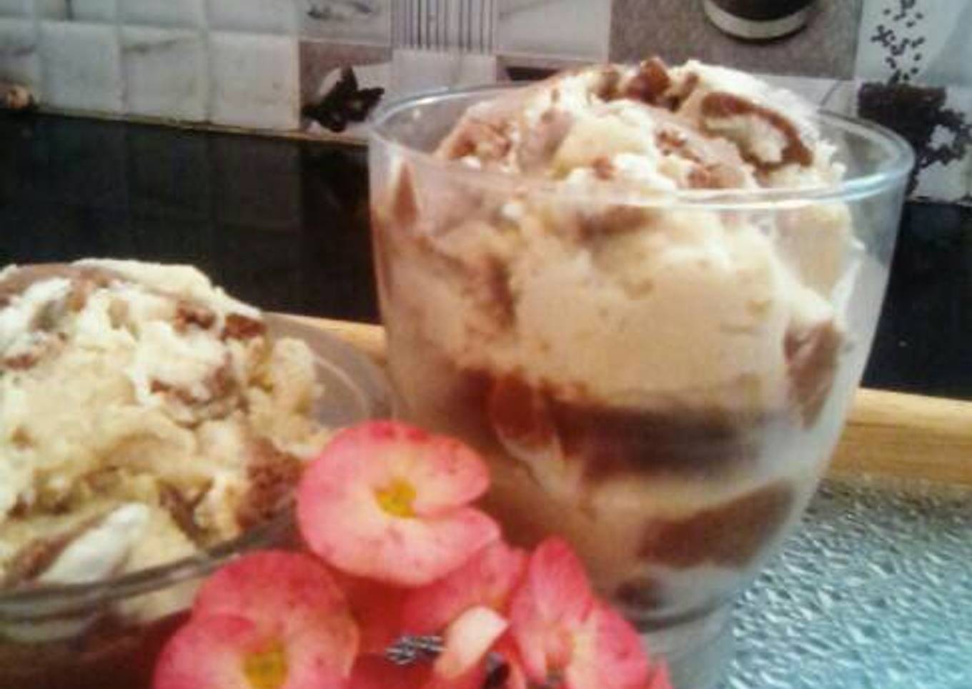 Biscuits chocolate ice cream