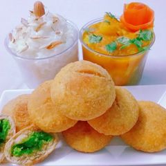 A picture of Matar Kachori.