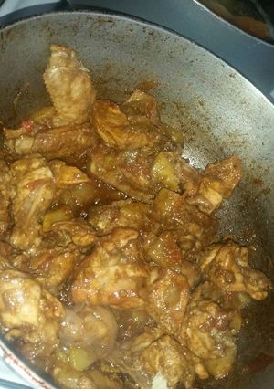 Una foto de Pollo guisado con pimientos morrones