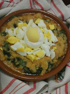 Una foto de Acelgas adobadas con huevo cocido