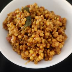 Jowar moong khichdi A picture of Jowar moong khichdi.