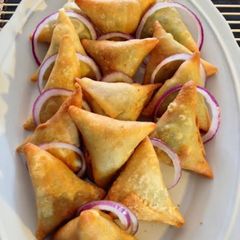 A picture of Chicken samosa.