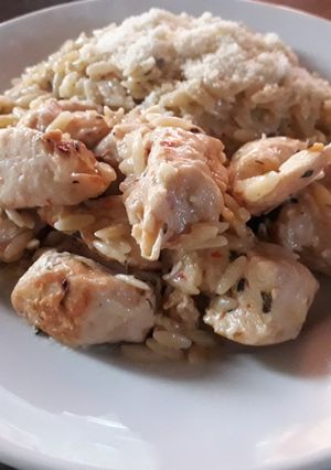 Una foto de Pechuga con pasta Riso a la crema