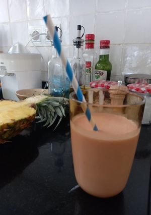 Una foto de Batido de fresa y plátano sano fácil de hacer