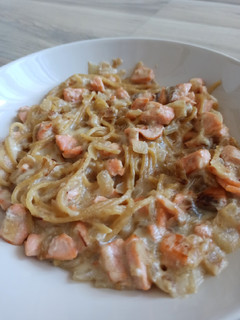 A picture of Spaghetti with Salmon and Whipped Cheese Sauce.