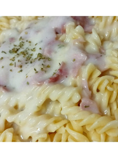 Una foto de Macarrones en salsa blanca