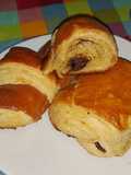 Croissant y chocolatines de masa danesa
