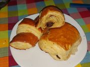 Una foto de croissant con levadura seca