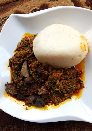 A picture of Tuwon shinkafa with egusi soup.