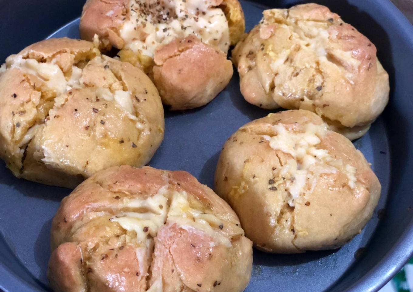 Korean Garlic Cheese Bread