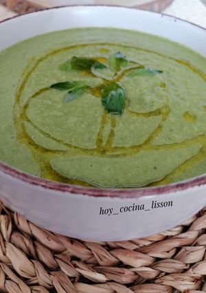 Una foto de Crema de lechuga y pepino
