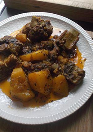 Una foto de Costillas con patatas