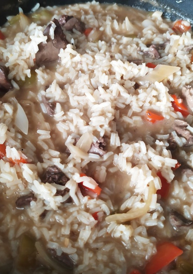 Una foto de Arroz con hígado y corazones 💕