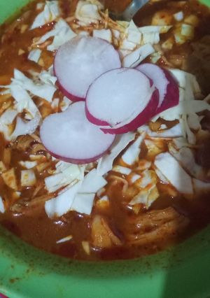 Una foto de Pozole rojo