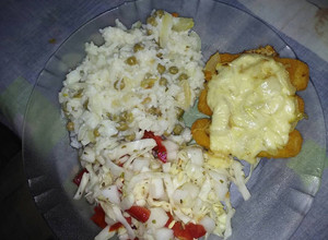 Foto principal de Bastones de merluza a la fugazeta con arroz