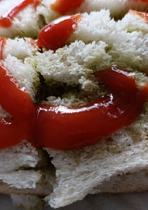 A picture of Samosa sandwich.