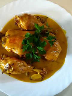 Una foto de Pollo al ajillo en salsa