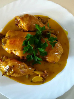 Una foto de Pollo al ajillo en salsa