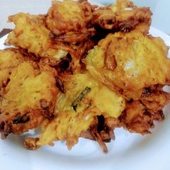 A picture of Instant noodles pakoray.