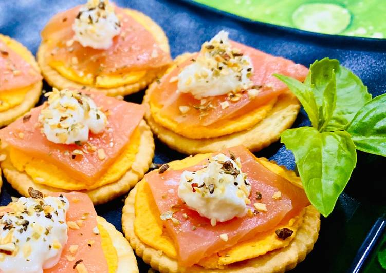 Finger Food 👌5: Bánh Ritz + Cá hồi xông khói
“Món bốc tay mới đúng điệu”