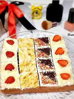 Foto resep Strawberry Brownies Kukus (Slice Cake)