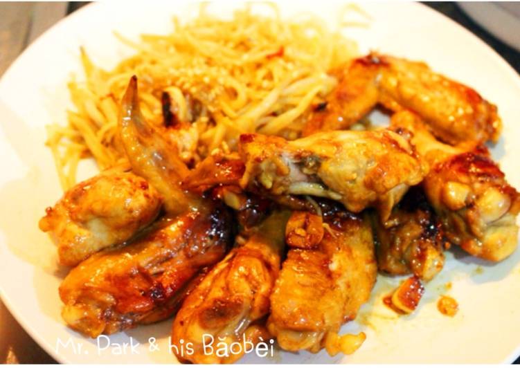 醬燒雞翅佐豆芽菜BBQ chicken wings with bean sprouts