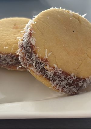 Una foto de Alfajores