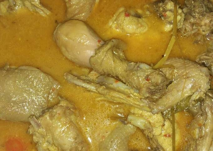 Opor ayam pedas