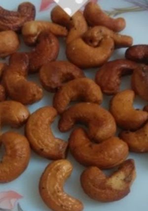 A picture of Roasted cashews/ keep tummy filling.